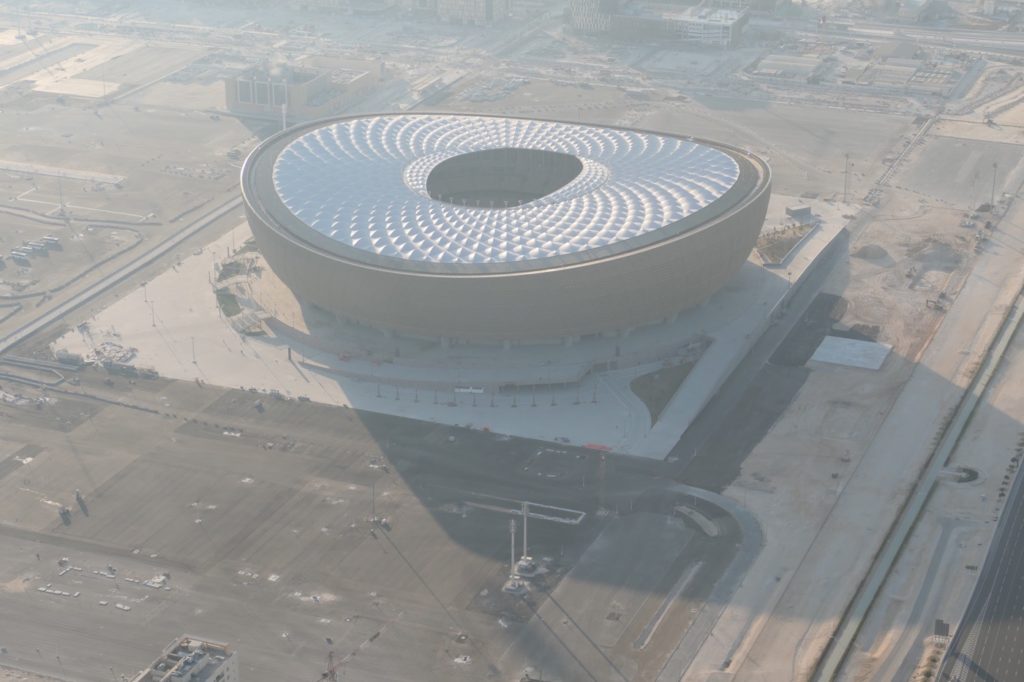 Das Lusail Stadion 2022 aus der Luft
